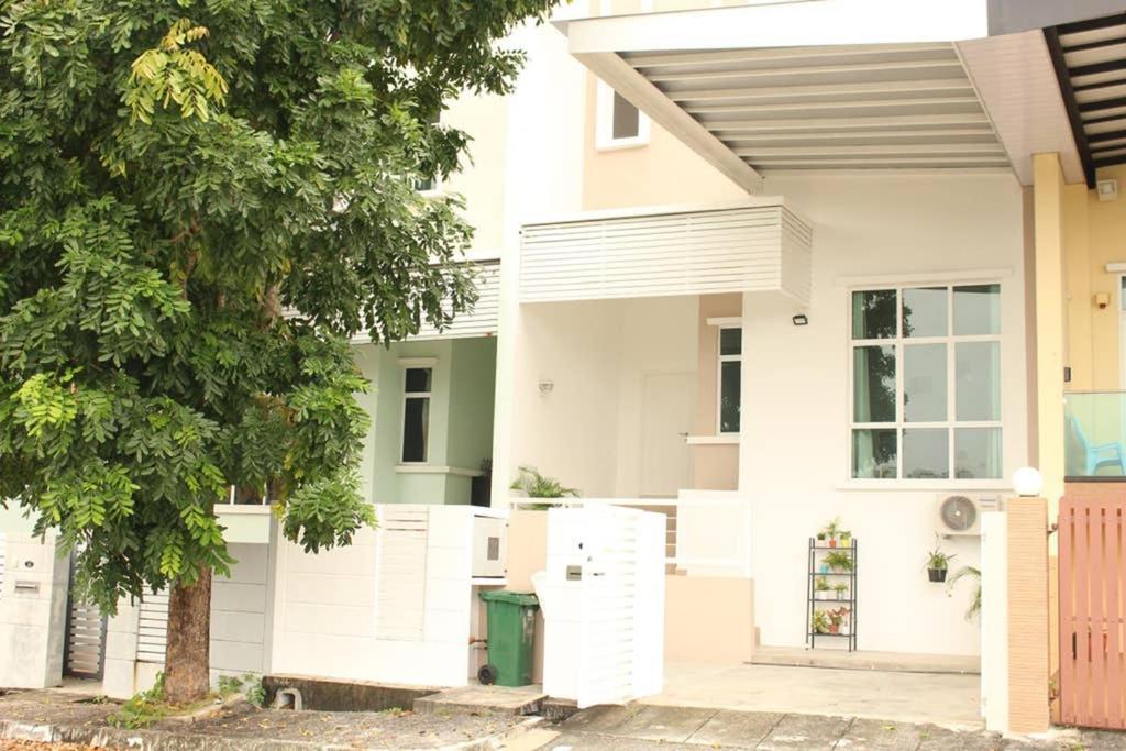 New Seaview Cozy Modern Beach House Танджунг-Бунга Экстерьер фото